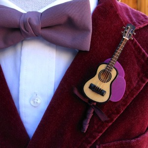 guitar-pick-boutonniere-groom